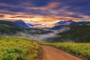 a mountain range in colorado