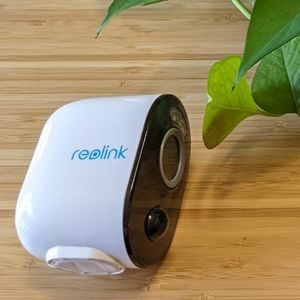 Reolink Argus 3 Pro on desk